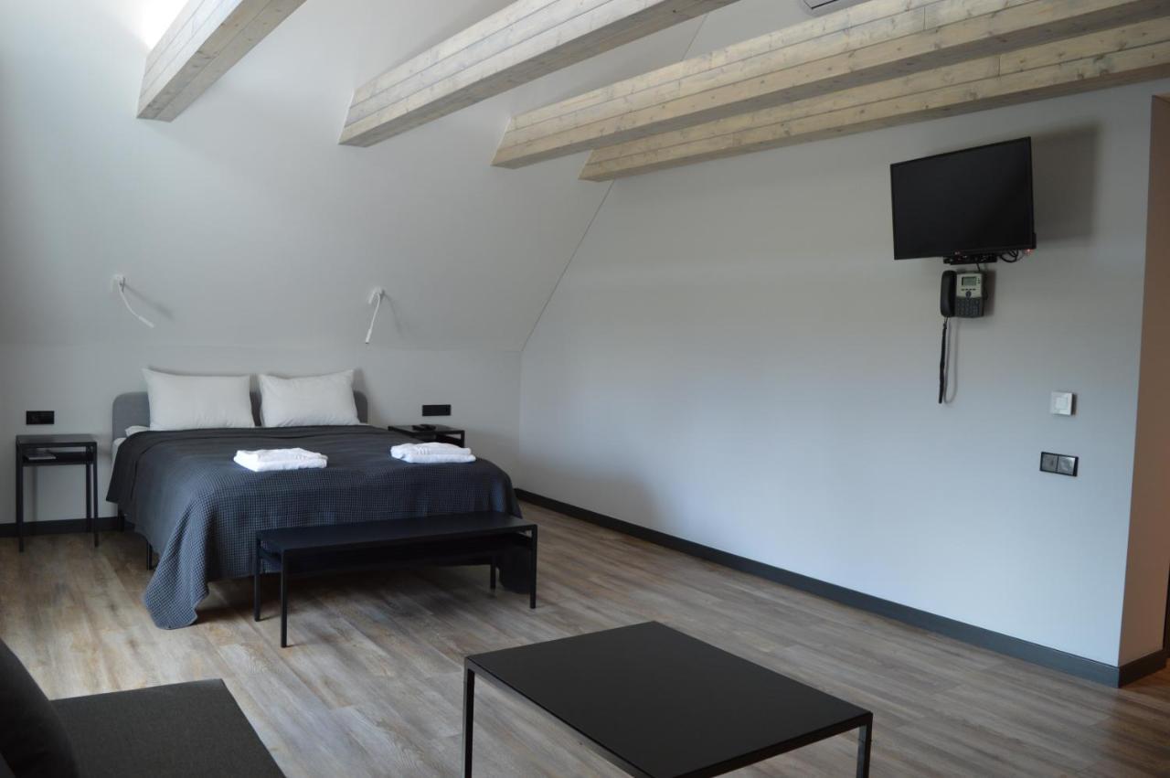 Baltas Gandras Hotel Naisiai Kültér fotó